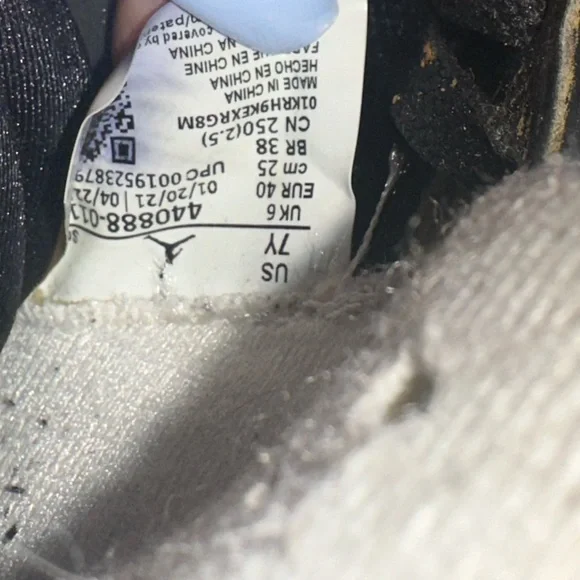 Jordan Black Sneakers Unisex - Picture 3 of 3